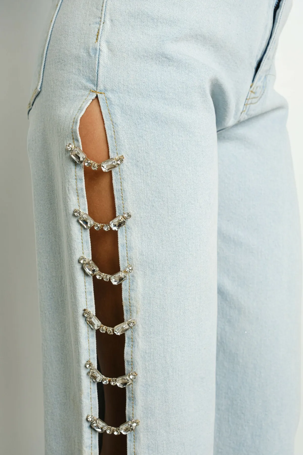 Pantalon jean con apliques de gemas, fotografía 1